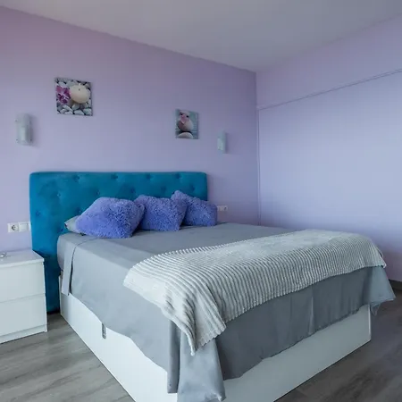 Malibu Dreams, Apartment *